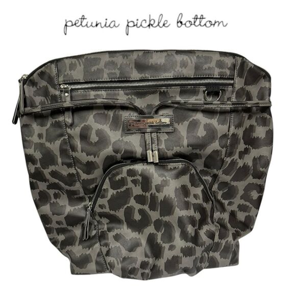 Petunia Pickle Bottom Cinch Convertible Leopard Grey Black Diaper Bag Backpack - Picture 1 of 7